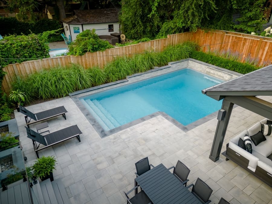 Distinctive - Thompson