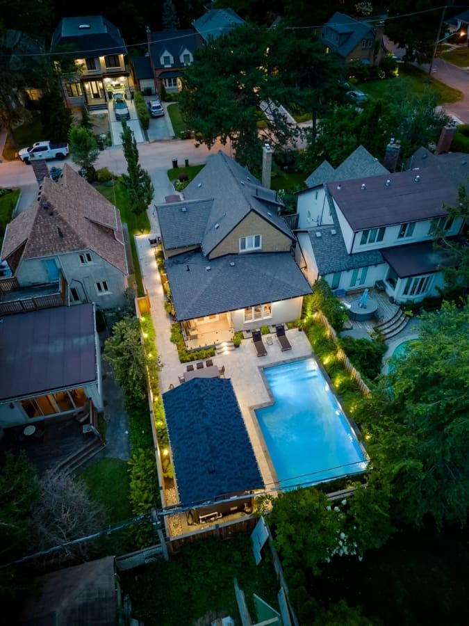 Distinctive - Thompson