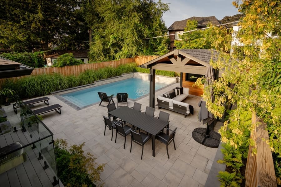 Distinctive - Thompson