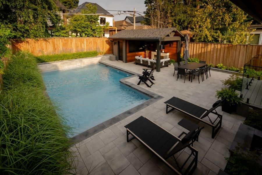 Distinctive - Thompson