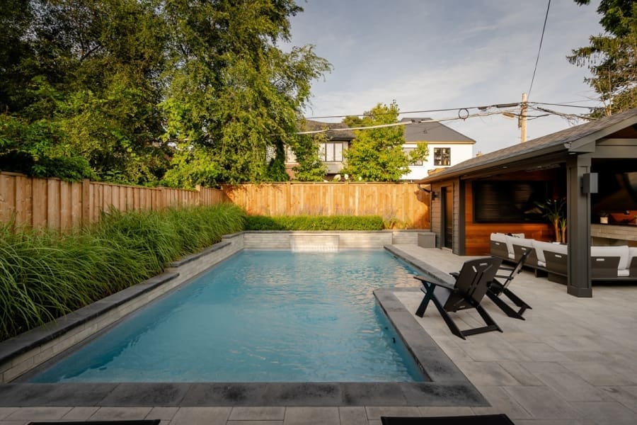 Distinctive - Thompson