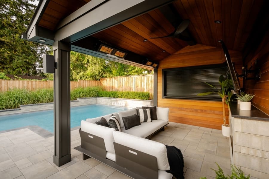 Distinctive - Thompson