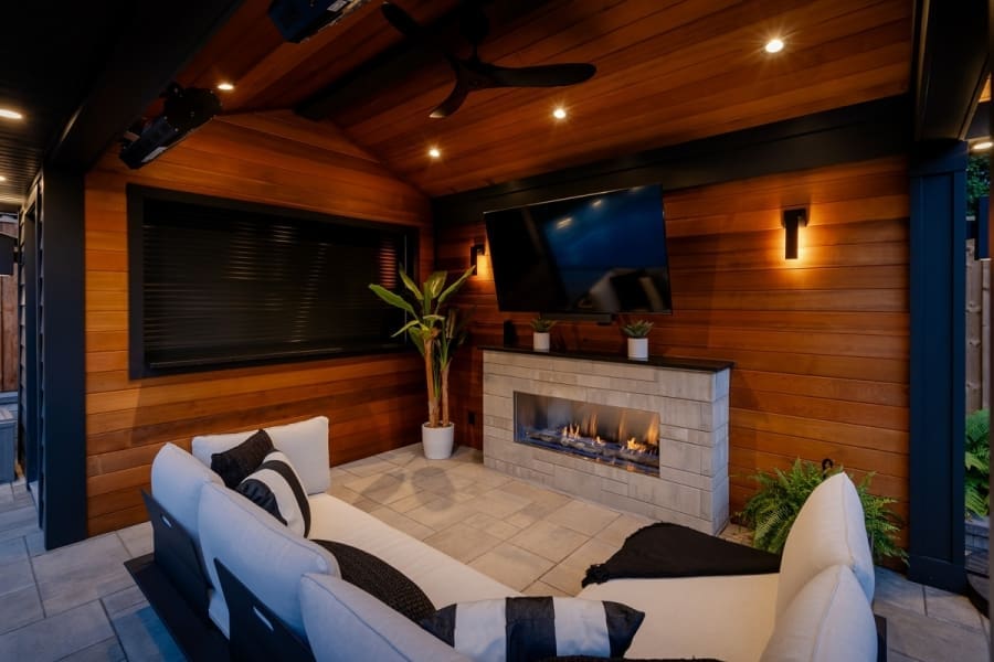 Distinctive - Thompson