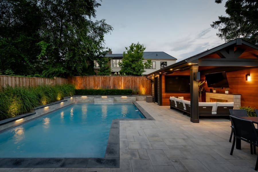 Distinctive - Thompson