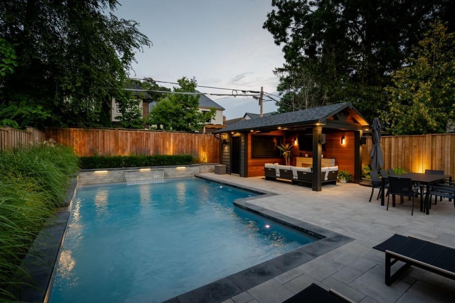 Distinctive - Thompson