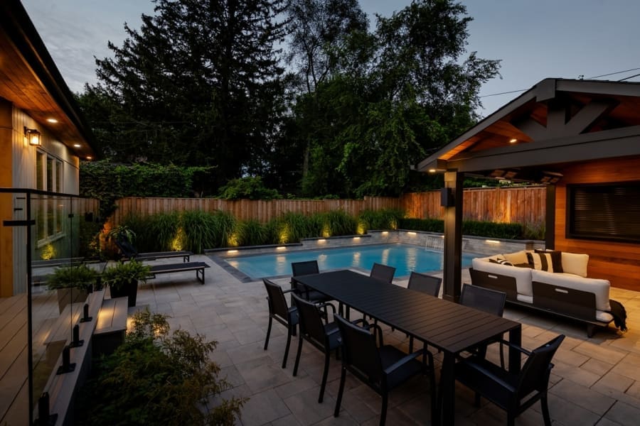 Distinctive - Thompson