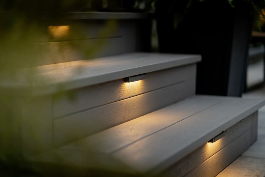 Distinctive - Thompson