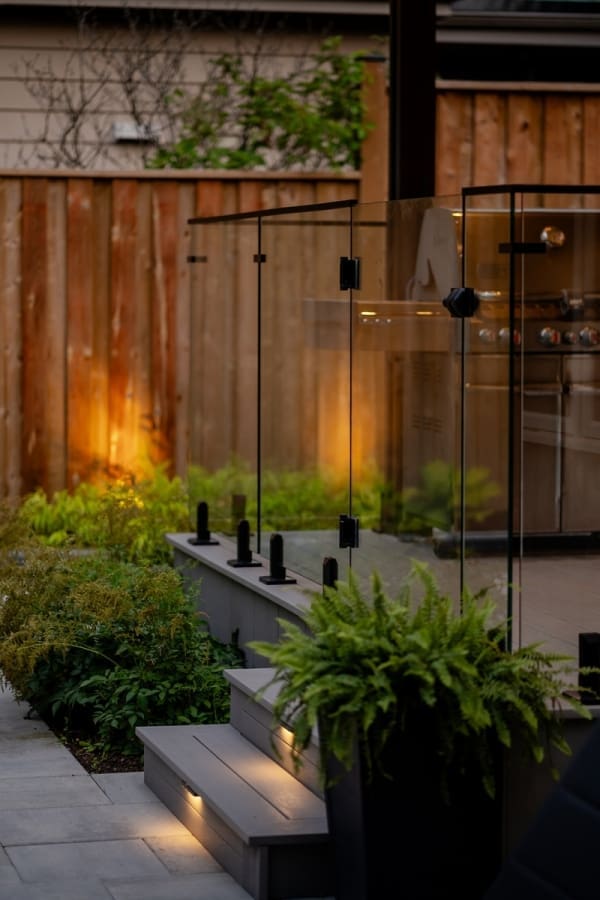 Distinctive - Thompson