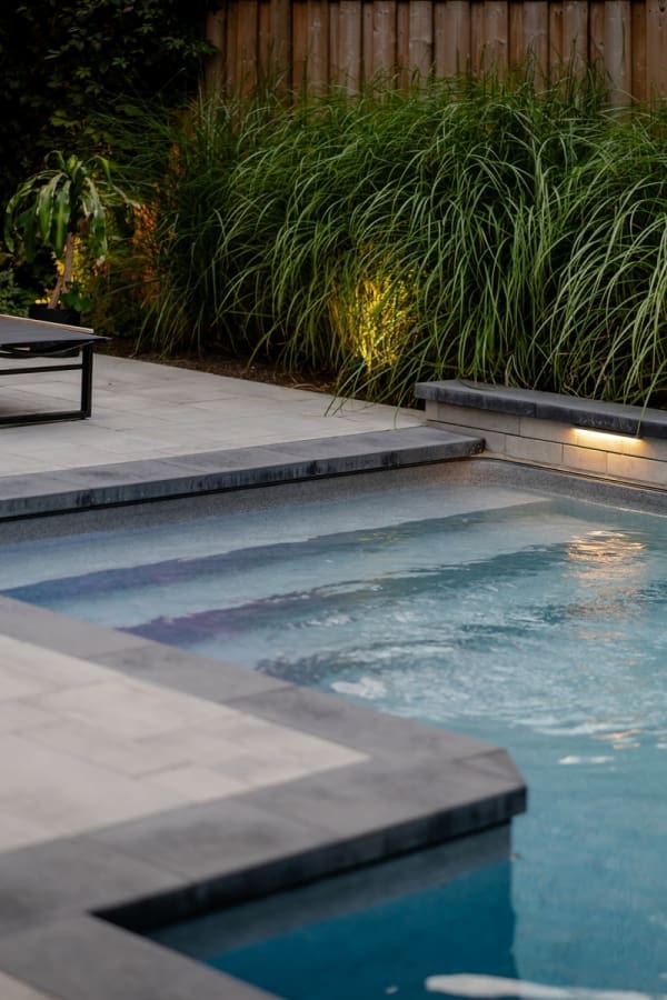 Distinctive - Thompson